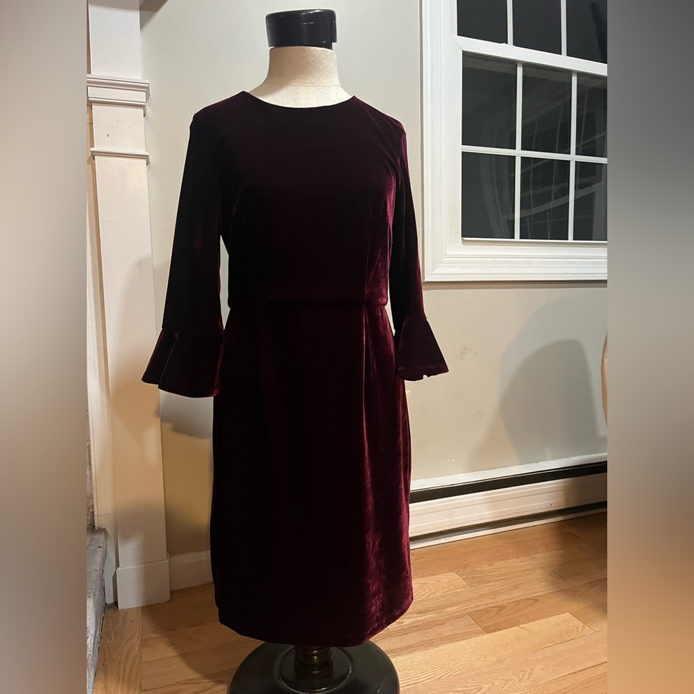 Donna Morgan Women's Jean 3/4 Bell Sleeve Velvet Sheath Dress size 6
